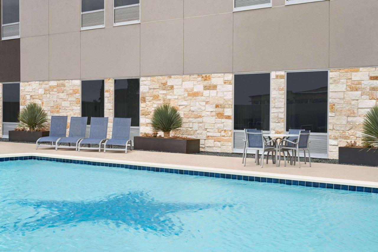La Quinta Inn & Suites By Wyndham Del Rio Exterior foto